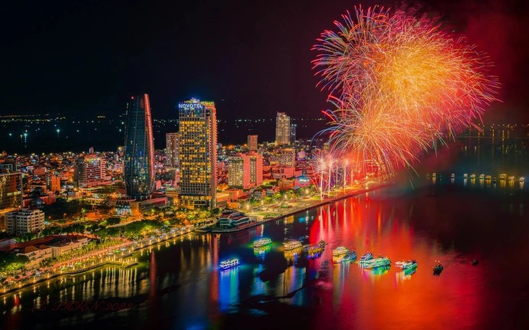 Da Nang International Fireworks Festival over Han River