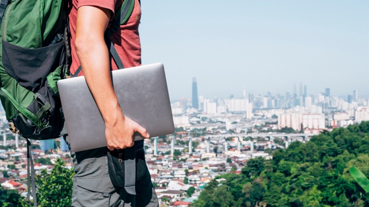 Da Nang digital nomad working in a city cafe