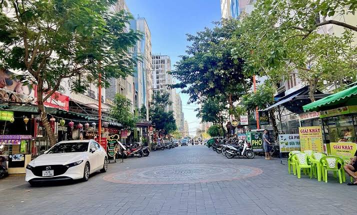 An Thuong neighborhood Da Nang — walkable streets and restaurants