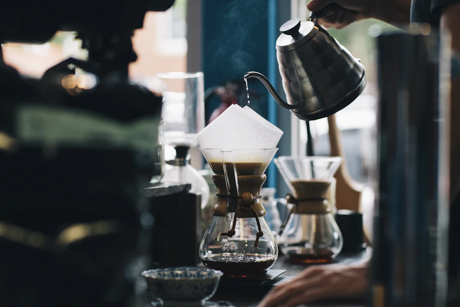 Traditional Vietnamese phin filter coffee with condensed milk — Trinh Ca Phe Da Nang