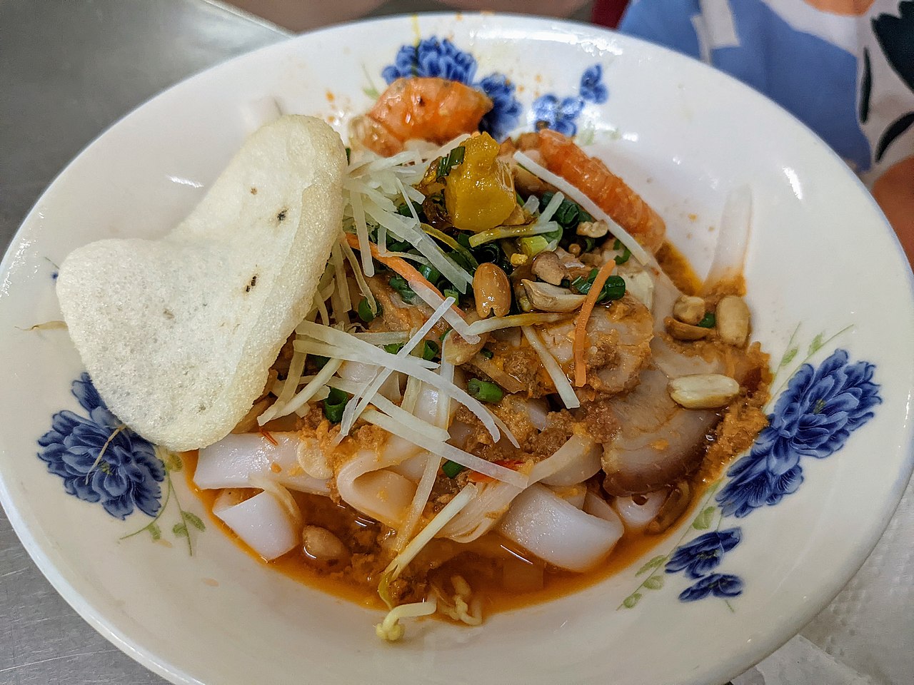 Thià Gỗ mì Quảng with beef and crispy spring rolls, MICHELIN Selected Da Nang 2025