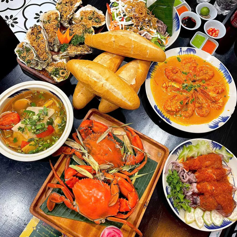 MỘC Quán Seafood fresh crab and oyster spread — MICHELIN Selected Da Nang