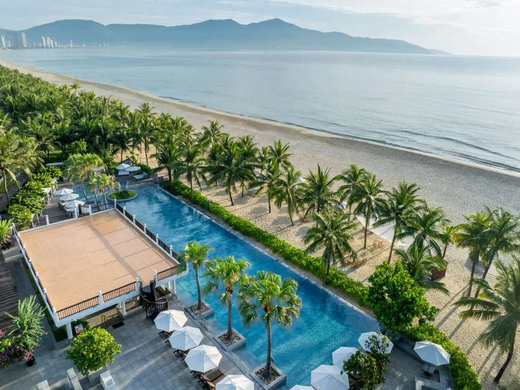 Family hotel pool and waterpark Da Nang resort