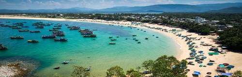 Vietnam fishing bay with turquoise water — best time to visit Da Nang