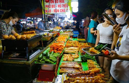 Vietnamese street food market Da Nang Hoi An markets guide 2026