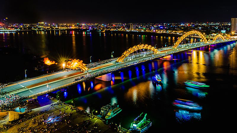 Dragon Bridge Da Nang fire show at night