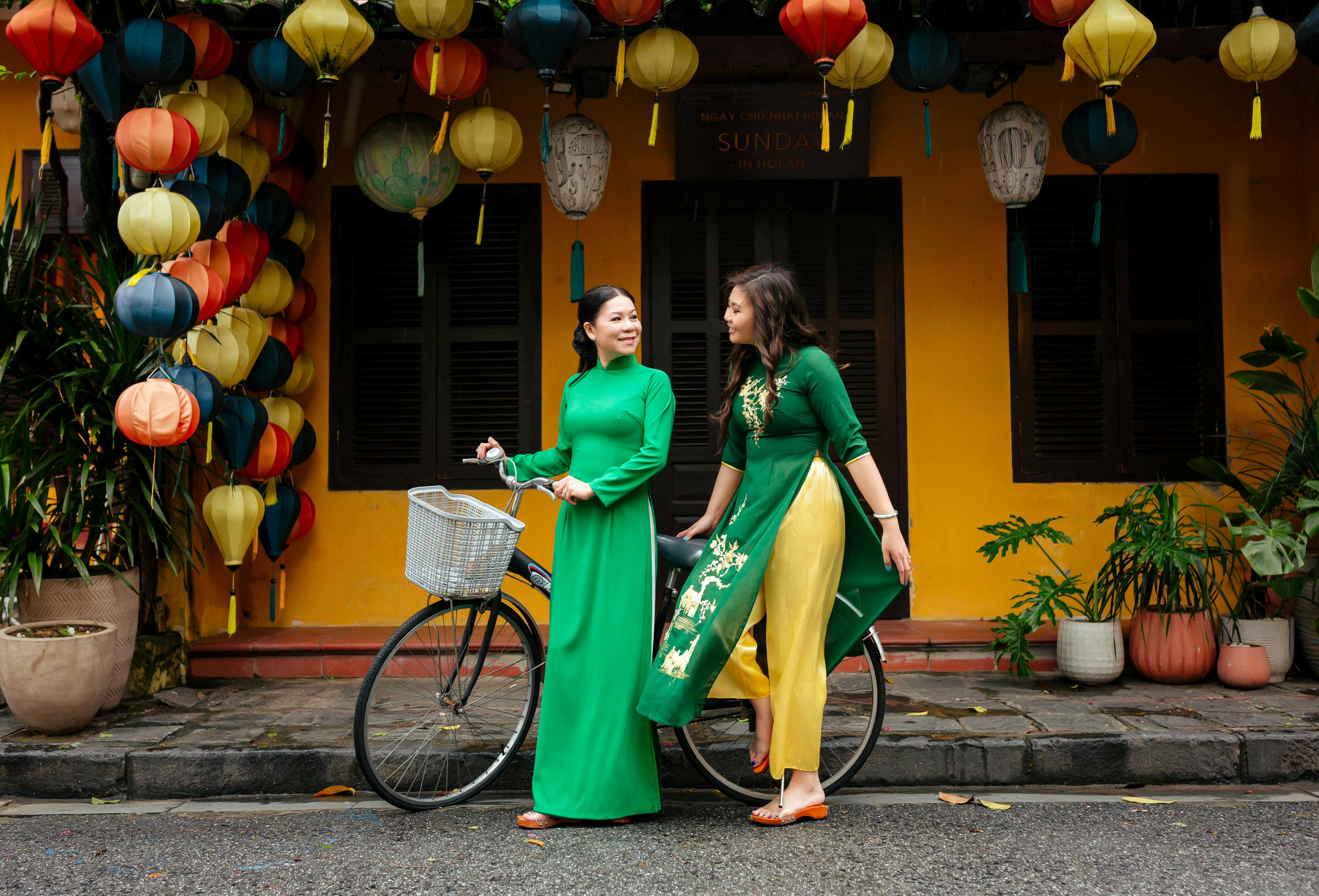 Hoi An lantern street at dusk