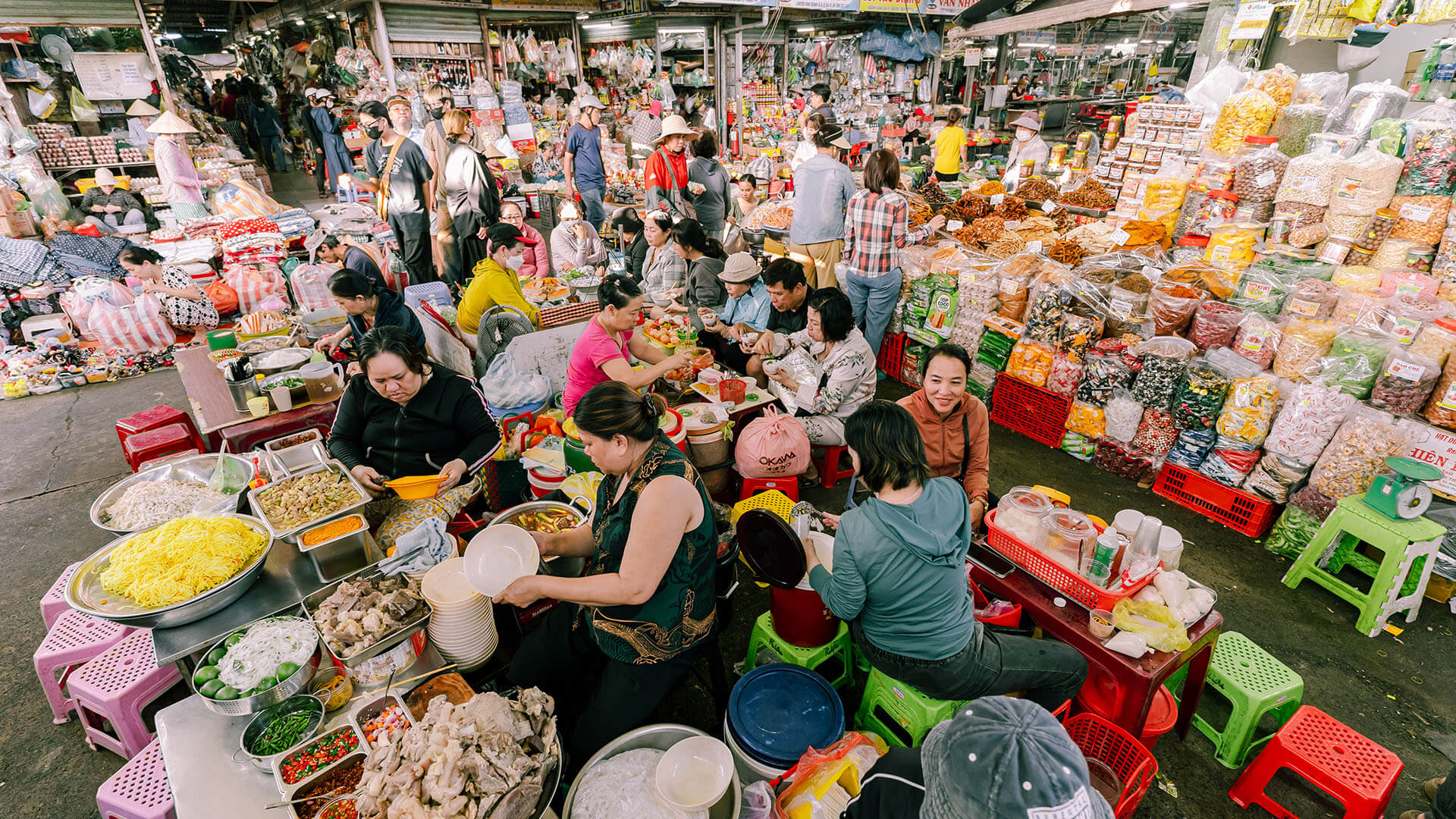Con Market fresh food Da Nang