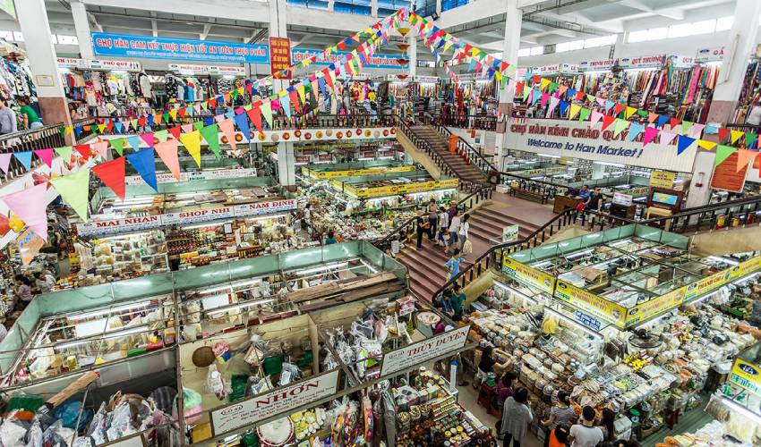 Shopping and souvenirs in Da Nang local markets