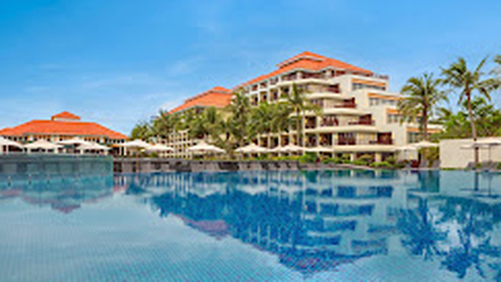 Pullman Danang Beach Resort beachfront pool
