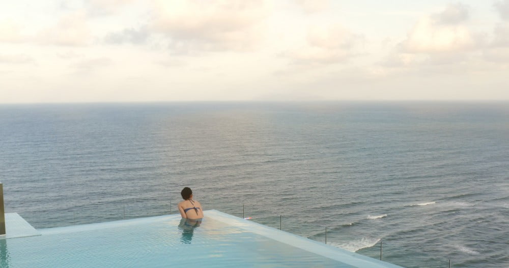 TMS Hotel Da Nang Beach rooftop infinity pool overlooking the ocean