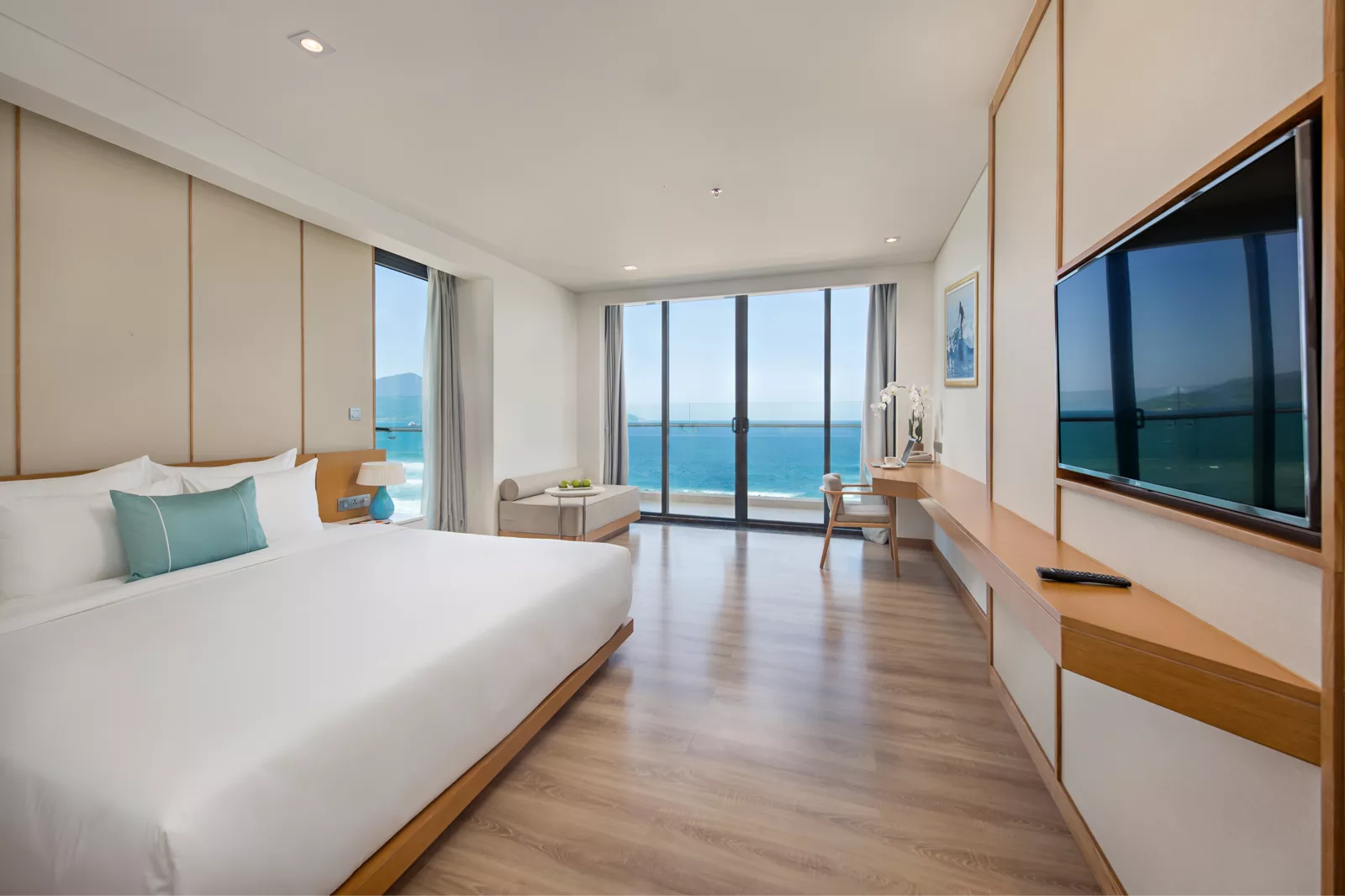 TMS Hotel Da Nang Beach ocean-view room with king bed